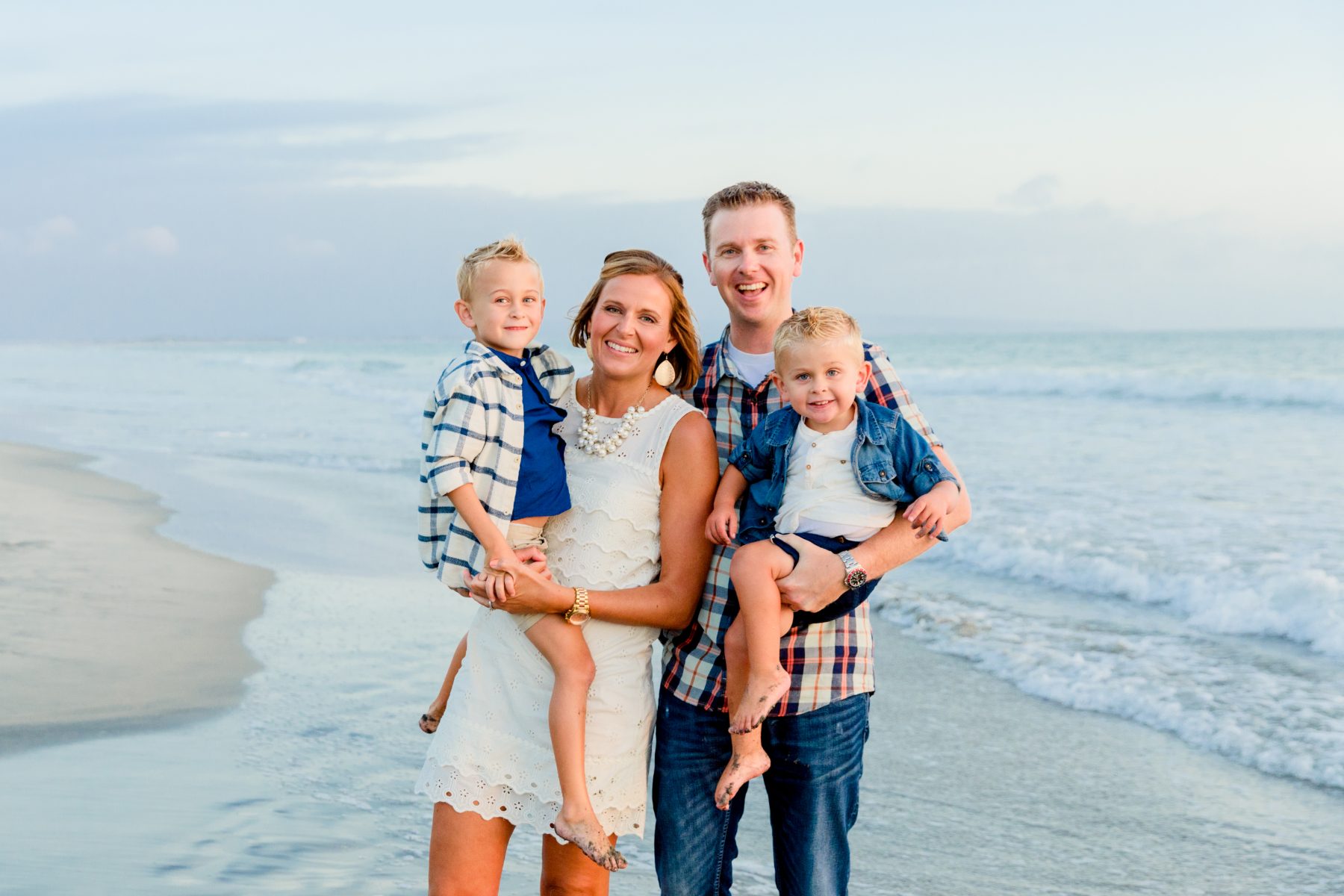 San Diego family photographer captures Butlers laughing on Coronado beach