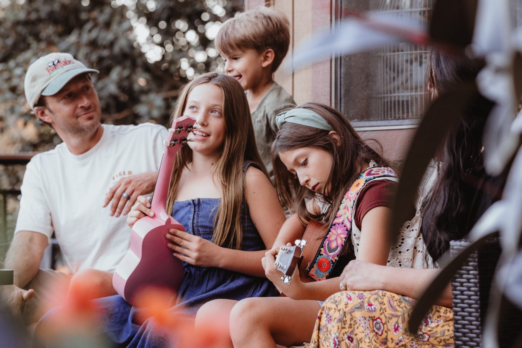 San Diego family photographer captures kids with ukuleles on porch