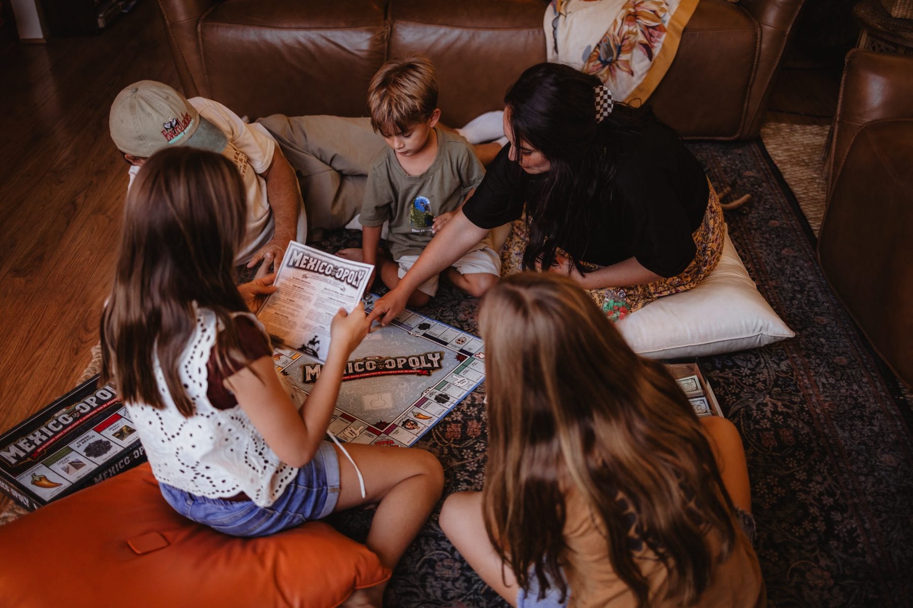 San Diego family photographer captures family playing board game together